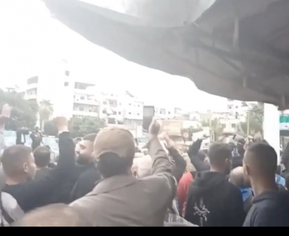 Сирию охватили массовые протесты после атак на алавитов и армян в Хомсе (видео)